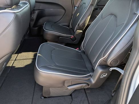 New 2026 Chrysler Pacifica Limited w/ S Appearance Package AWD/4WD image 30