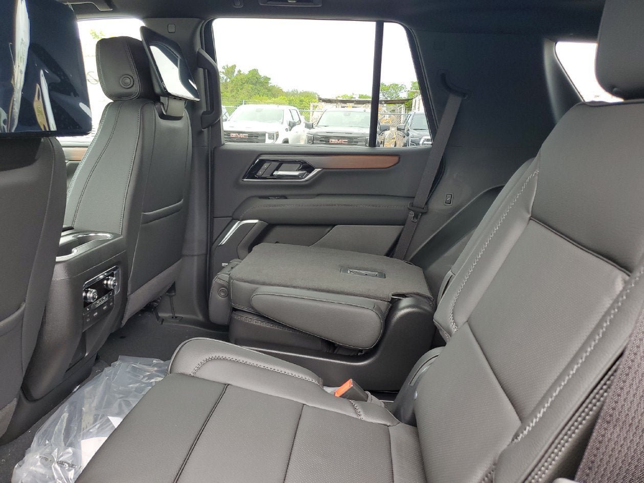 New 2027 GMC Yukon Denali w/ Denali Reserve Package AWD/4WD image 11