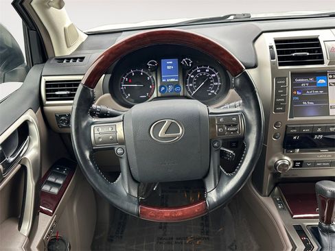 Used 2018 Lexus GX 460 Premium image 12