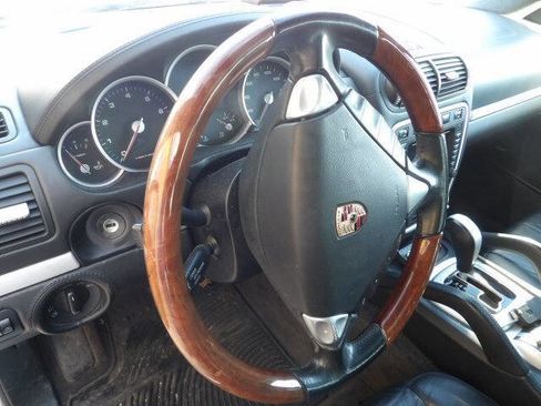 Used 2004 Porsche Cayenne Turbo image 18