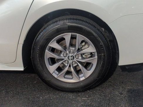 Certified 2025 Toyota Sienna XLE w/ XLE Plus Package AWD/4WD image 7
