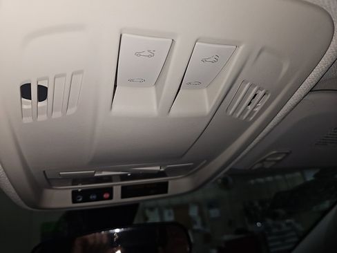 Used 2017 Chevrolet Cruze LT w/ Sun And Sound Package image 19