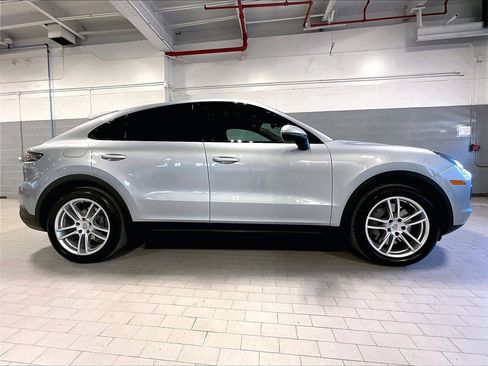 Certified 2022 Porsche Cayenne S image 6