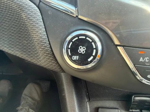 Used 2017 Chevrolet Cruze LT FWD image 27