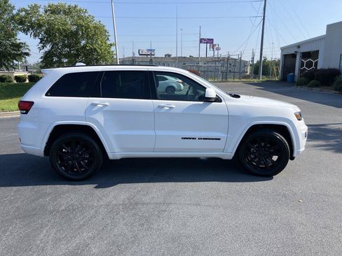 Used 2019 Jeep Grand Cherokee Altitude RWD image 6