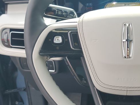 New 2026 Lincoln Aviator Reserve AWD/4WD image 16