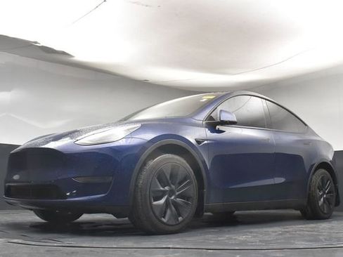 Used 2021 Tesla Model Y Long Range image 25