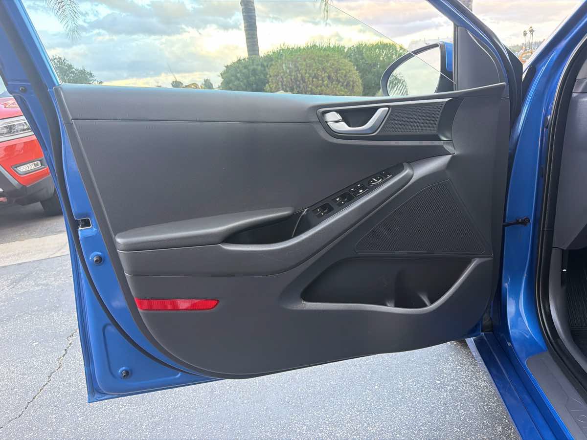 Used 2017 Hyundai Ioniq SEL FWD image 26
