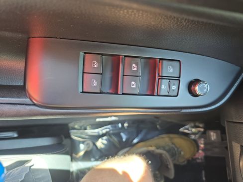Used 2017 Toyota Highlander SE AWD/4WD image 28
