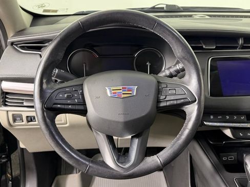 Used 2019 Cadillac XT4 Luxury w/ Cold Weather Package FWD image 16