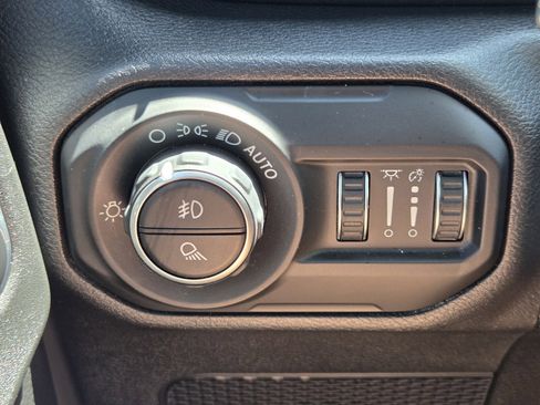 Used 2021 Jeep Gladiator Overland w/ Popular Equipment Package AWD/4WD image 17