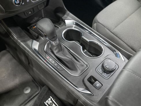 Used 2022 Chevrolet Traverse LT image 22