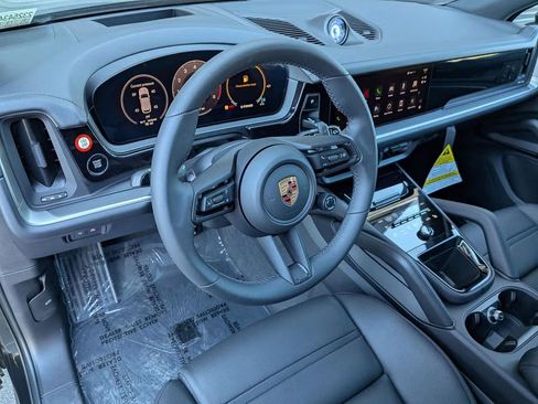 Certified 2025 Porsche Cayenne E-Hybrid AWD/4WD image 4