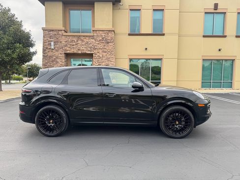 Used 2023 Porsche Cayenne Platinum Edition AWD/4WD image 6