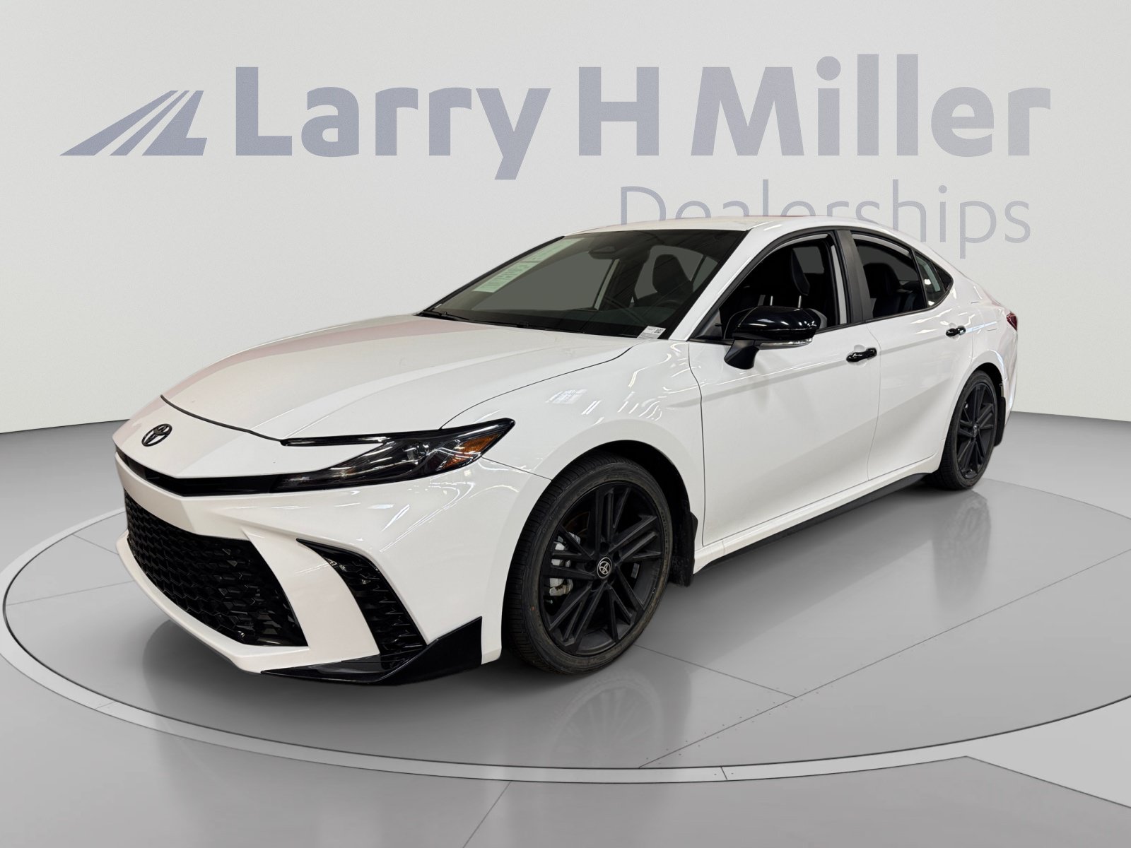 Certified 2026 Toyota Camry Hybrid w/ Convenience Package FWD image 1