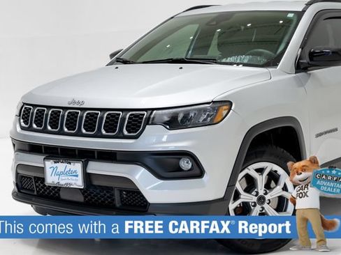 Used 2025 Jeep Compass Latitude AWD/4WD image 2
