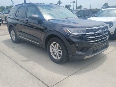 Used 2025 Ford Explorer Active w/ Active Comfort Package RWD image 4