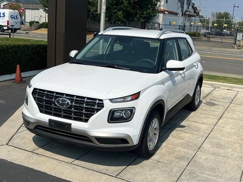 Used 2020 Hyundai Venue SEL FWD image 3