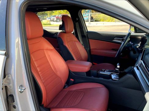 Used 2024 Kia Sportage SX image 7