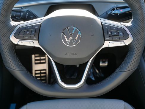 New 2026 Volkswagen Tiguan SE R-Line image 9