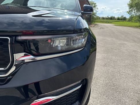 Used 2024 Jeep Grand Cherokee Limited image 9