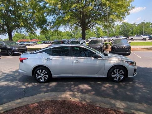 Used 2024 Nissan Altima 2.5 S FWD image 6