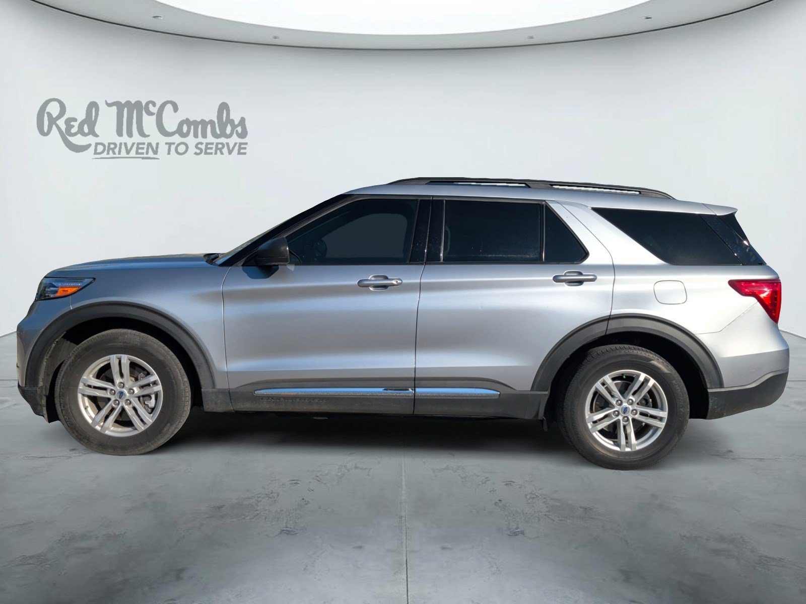 Certified 2024 Ford Explorer XLT RWD image 7
