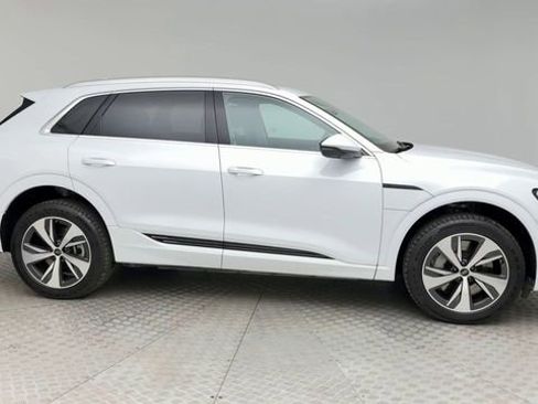 Certified 2024 Audi Q8 e-tron Premium Plus image 9