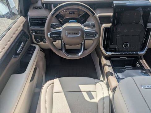 New 2026 GMC Yukon XL Denali w/ Denali Reserve Package RWD image 19