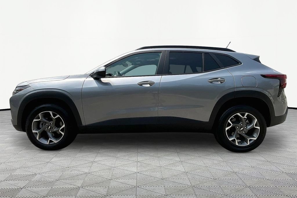 Used 2025 Chevrolet Trax LT w/ LT Convenience Package FWD image 4