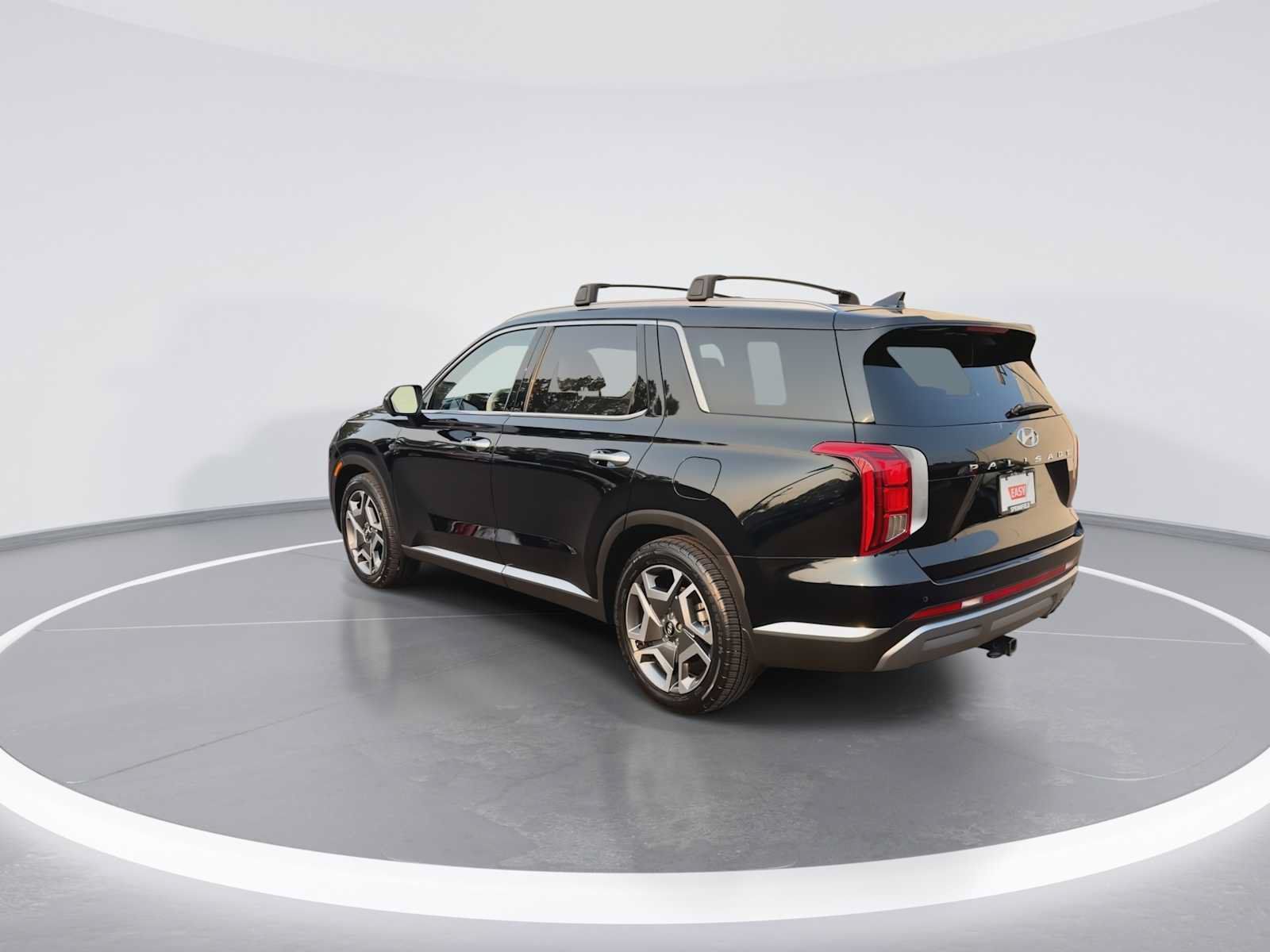 Used 2023 Hyundai Palisade Limited w/ Winter Package AWD/4WD image 6