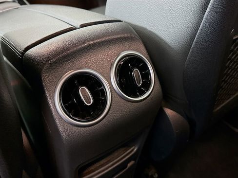 Used 2023 Mercedes-Benz GLB 250 4MATIC image 32