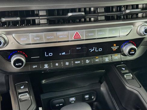 Certified 2025 Kia Telluride S image 18