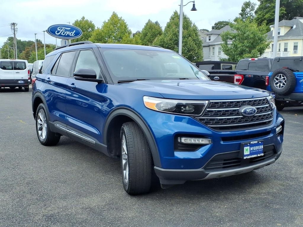 Used 2023 Ford Explorer XLT w/ Equipment Group 202A AWD/4WD image 4