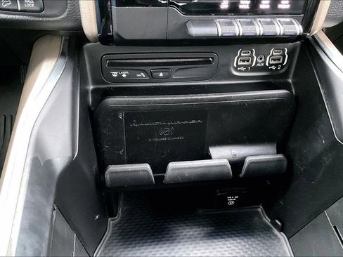 Used 2019 RAM 1500 Laramie image 32