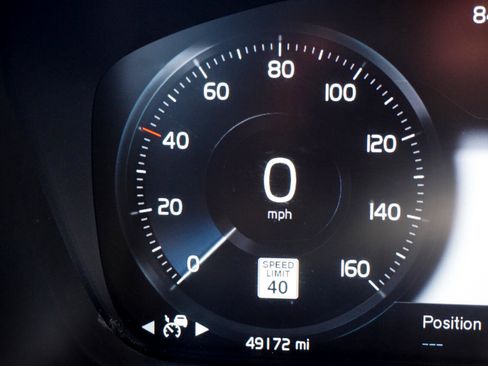 Used 2018 Volvo S90 T6 Momentum w/ Convenience Package image 31