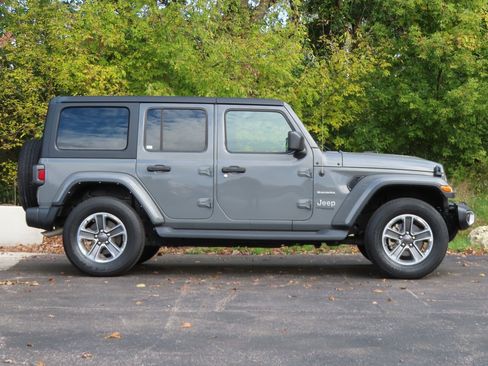Used 2021 Jeep Wrangler Unlimited Sahara image 2