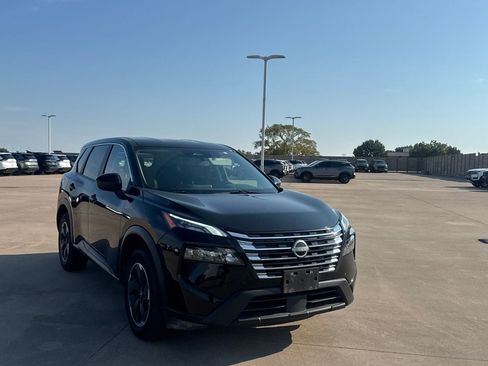 Certified 2025 Nissan Rogue SV FWD image 2