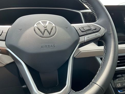 New 2025 Volkswagen Taos SEL image 20