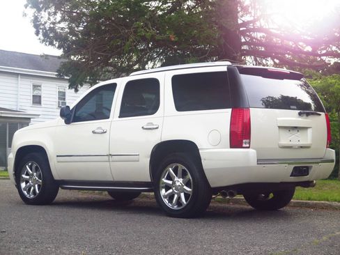 Used 2009 GMC Yukon Denali AWD/4WD image 3