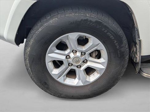 Used 2018 Toyota 4Runner SR5 Premium RWD image 18