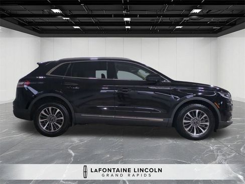 Certified 2023 Lincoln Nautilus AWD w/ Premium Package image 6