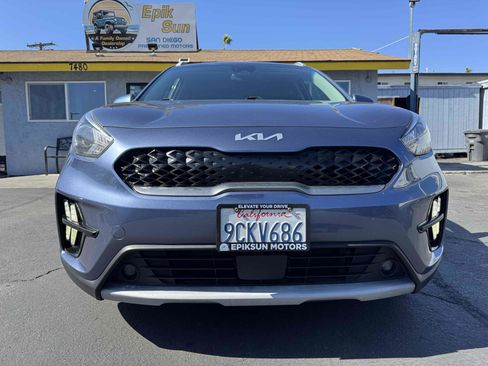 Used 2022 Kia Niro EX FWD image 2