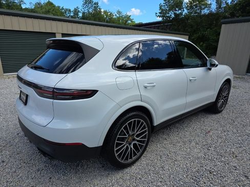 Used 2023 Porsche Cayenne Platinum Edition AWD/4WD image 6
