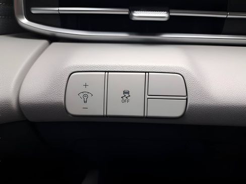 Used 2026 Hyundai Elantra Limited FWD image 24