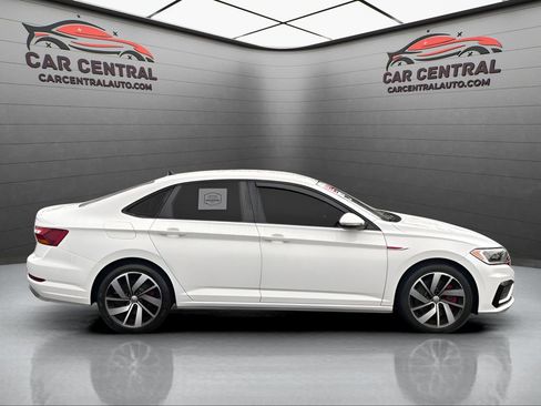 Used 2019 Volkswagen Jetta GLI image 6