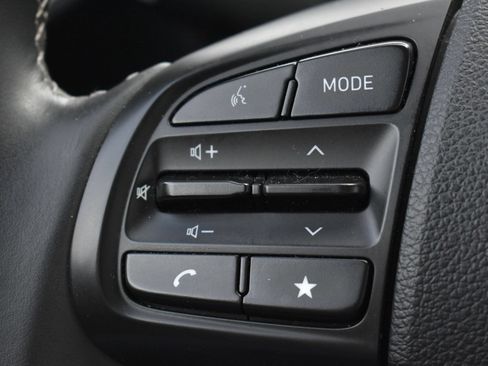 Used 2025 Hyundai Venue SEL FWD image 18
