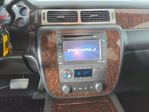 Used 2014 GMC Yukon XL Denali AWD/4WD image 25