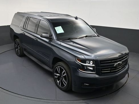 Used 2019 Chevrolet Suburban Premier AWD/4WD image 18