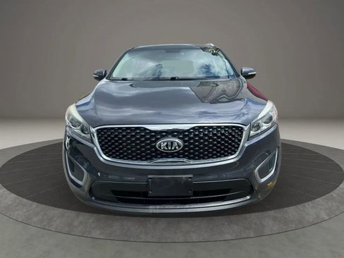 Used 2016 Kia Sorento FWD image 2